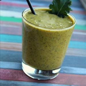 Quick Kale and Turmeric Smoothie image