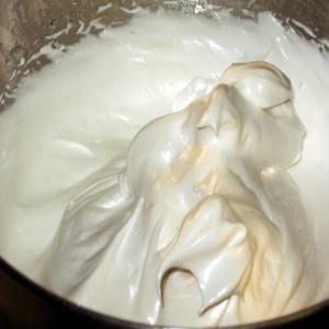 Fluffy White Frosting (aka: 7 Minute Frosting)_image