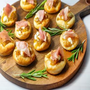 Caramelized Onion and Prosciutto Pizzettes - Giadzy_image