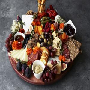 How to Make a Charcuterie Board_image