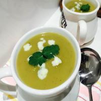Broccoli and stilton cheese soup_image