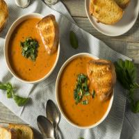 Creamy Tomato and Basil Bisque_image