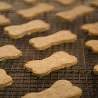 Izzy's Apple-Cheddar Dog Biscuits_image