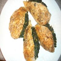 Spinach & Cheddar Stuffed Chicken Breast in Creamy Gravy_image