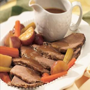 Slow Cooker Beef Roast and Vegetables with Horseradish Gravy_image
