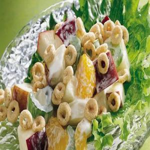 Cheerios™ Crunchy Apple Salads_image