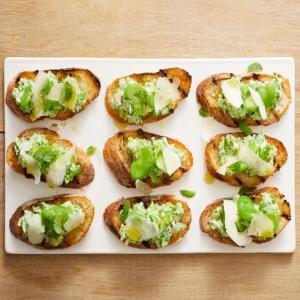Spring Pea and Ricotta Crostini with Fava Beans_image
