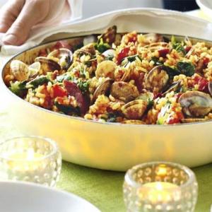 Spicy clam & pork paella image