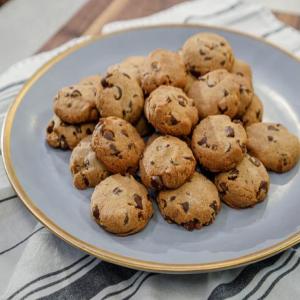 Gluten-Free and Vegan Miso-Chocolate Chip Cookies_image