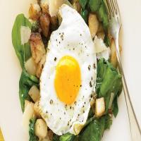 Warm Spinach Salad with Fried Egg and Potatoes_image