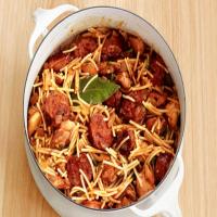 Spanish-Style Noodles with Chicken and Sausage_image