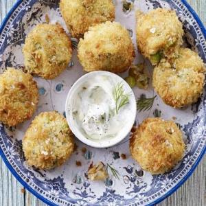 Crab cakes with dill mayonnaise image