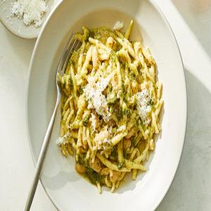 Pesto Pasta With White Beans and Halloumi_image