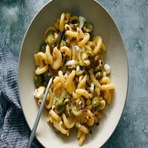Pasta With Feta and Green Olives image