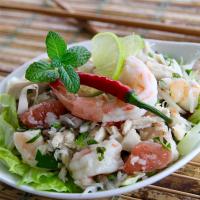 Thai Shrimp, Chicken, Grapefruit, and Coconut Salad_image