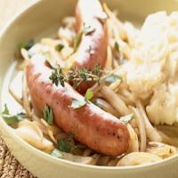 Roasted Sausages with Beer-Braised Onions_image