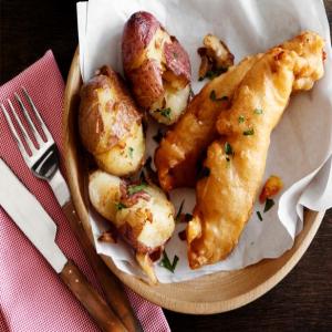 Fried Fish with Smashed Chips_image