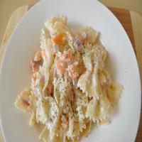 Bow Tie Pasta With Smoked Salmon and Cream Cheese_image