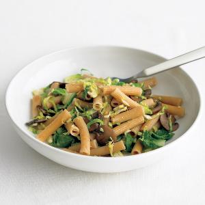 Whole-Wheat Pasta with Brussels Sprouts and Mushrooms_image