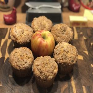 Jumbo Fluffy Walnut Apple Muffins_image