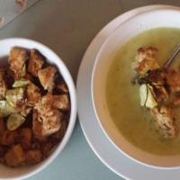 Courgette and Cream Cheese Soup with Crispy Croutons_image