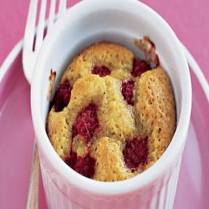 Warm Pistachio-Raspberry Cakes_image