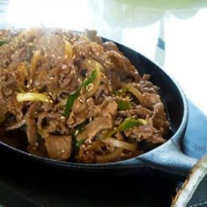 Bulgogi (traditional Korean grilled beef)_image
