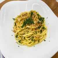 Spaghetti with Canned Clams image