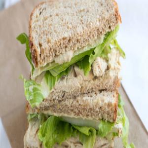 Chicken Sandwich with White Bean and Pesto Spread_image