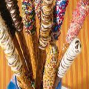 Chocolate Dipped /Drizzled Pretzel Rods_image
