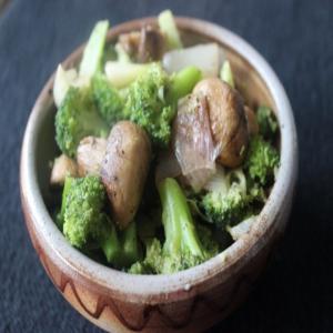 Broccoli With Roasted Shallots & Mushrooms_image