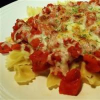 Bow-Tie Pasta With Red Pepper Sauce_image