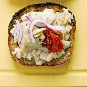 Open sandwiches - Crushed bean, artichoke & red onion_image