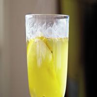 Mulled White Wine with Pear Brandy_image