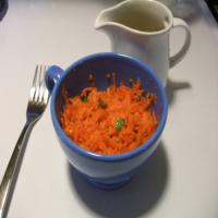 Carottes Râpées or Grated Carrot Salad_image