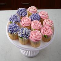 How to Make 2 Different Buttercream Flowers with 1 Tip_image