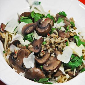 Lighten up Linguine With Clams_image