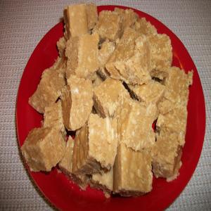 Easy Peanut Butter Fudge with Saltines!_image