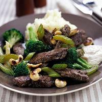 Quick beef & broccoli one-pot image