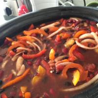 Slow Cooker Sweet Chicken Chili_image