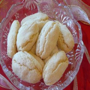 Ricciarelli - Traditional Italian Almond Cookies image