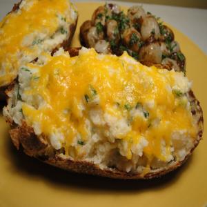 Jacket Potatoes Filled With Garlic and Herbs_image
