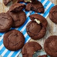 Chocolate biscuits with soft chocolate centres_image