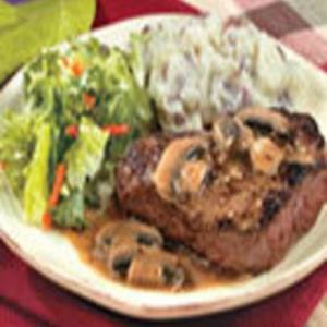 Pan Seared Steak With Mushroom Sauce_image