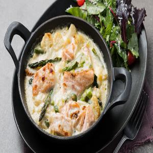 Salmon & Asparagus Gratin with Parmesan Sauce_image
