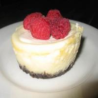 Mini Cheesecakes with Sour Cream Topping_image