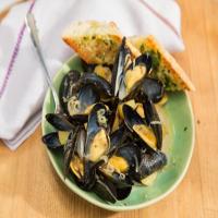 Slow-Cooker Mussels with a Creamy Wheat Beer and German Mustard Sauce_image