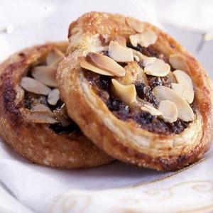 Barney's roly-poly mince pies_image