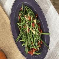 Speedy Side: Garlic Green Beans With Sun-dried Tomatoes_image
