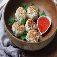 Thai Chicken Cakes With Sweet Chilli Sauce_image